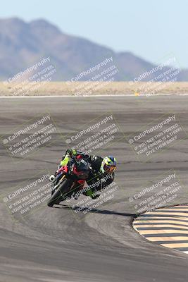 media/Oct-30-2025-Racers Edge (Thu) [[dabbdaf680]]/3-B Group/Session 2 (Bowl Exit)/